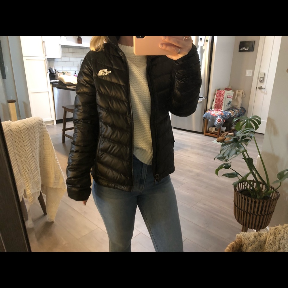 Women’s north face lightweight puffer jacket
